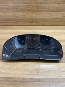 1998-2001 Volkswagen Passat 1.8L A/T FWD Instrument Cluster MPH OEM