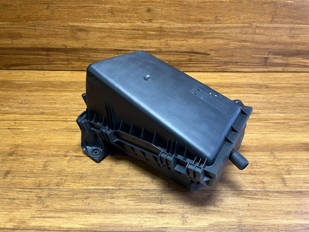 2004-2006 Volkswagen Beetle 1C 1.9L TDI Air Intake Filter Housing Box OEM