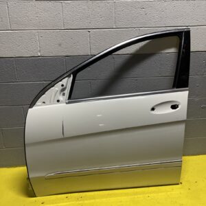 2006-2012 Mercedes R350 W251 Front Left Door Panel Calcite White-650U *NOTE*