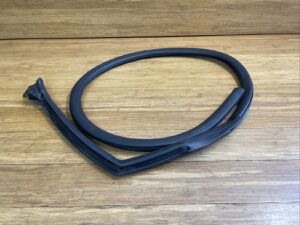 2011-2015 Audi R8 42 Spyder Front Left Door Seal Weatherstrip 427831707A OEM