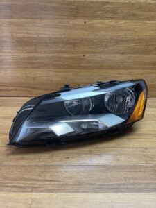 2011-2015 Volkswagen Passat Left Side Headlight Headlamp Front Light *NOTE*