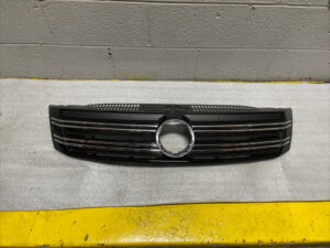 2013-2017 Volkswagen Tiguan Front Upper Bumper Grille Grill Trim OEM *NOTE