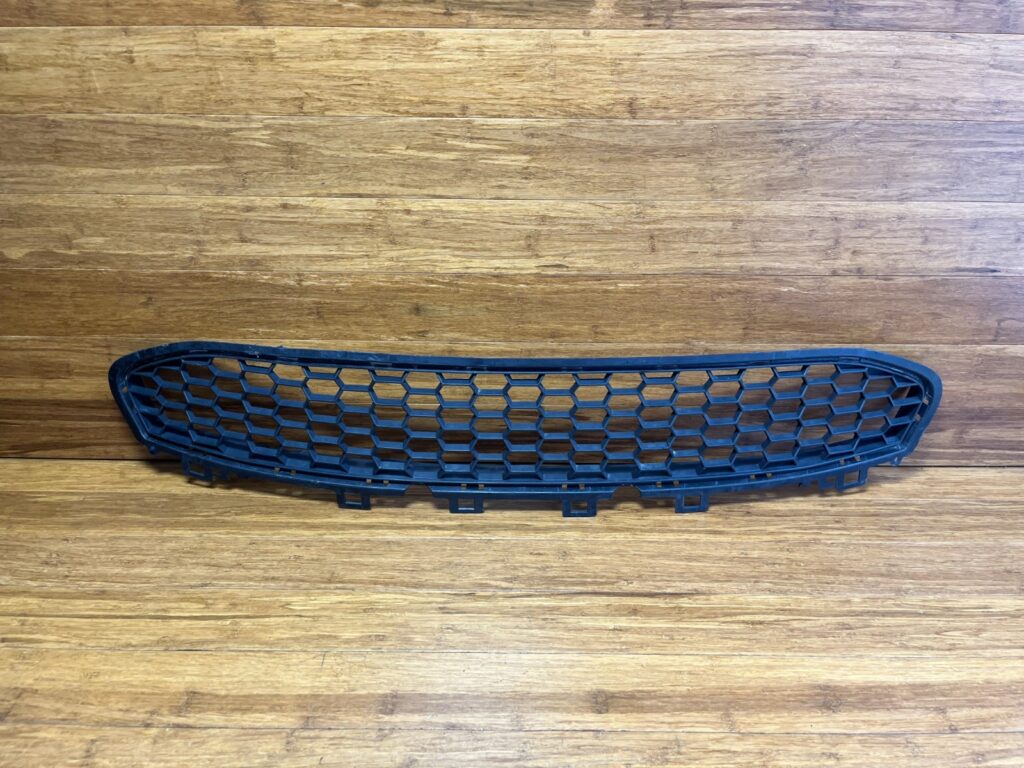 2015-2019 BMW X6M F86 Bumper Lower Center Grill Grid Trim Front OEM *NOTE*
