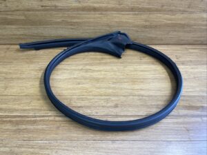 2015-2021 Mercedes S550 C217 Front Right Roof Weatherstrip Seal OEM *NOTE*