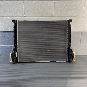 2016-2017 BMW 740i G12 G30 3.0L Cooling Radiator W/ Fan OEM *NOTE*