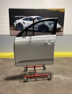 2017-2019 Audi Q7 4M Front Left Door Shell Assembly Pure White LC9A OEM *NOTE*
