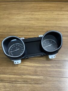 2017-2020 Maserati Levante MPH SpeeDometer Gauge Cluster 670101176 OEM *NOTE*
