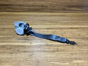 2017-2023 Rolls Royce Dawn RR6 Rear Right Seat Belt Retractor OEM 7425110 NOTE