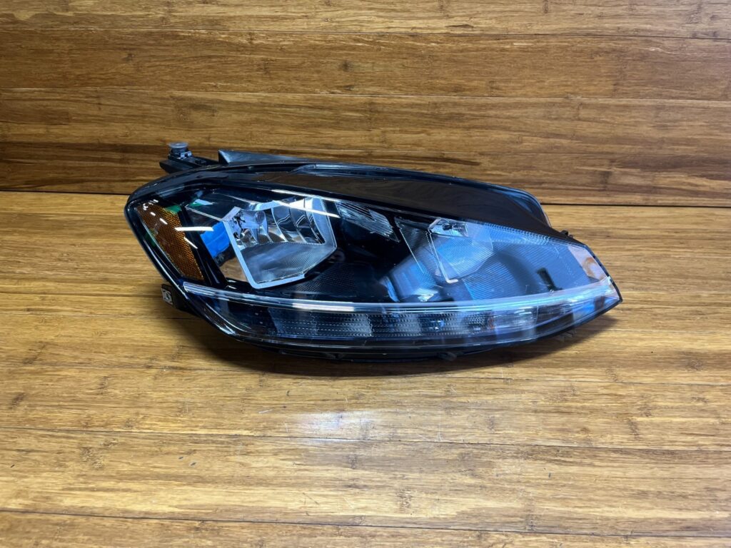 2018-2021 Volkswagen Golf Mk7.5 Headlight Halogen Lamp Front Right OEM *NOTE*