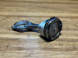 2018-2022 BMW M5 F90 4.4L Twin Turbo Engine Piston With Connecting Rod OEM