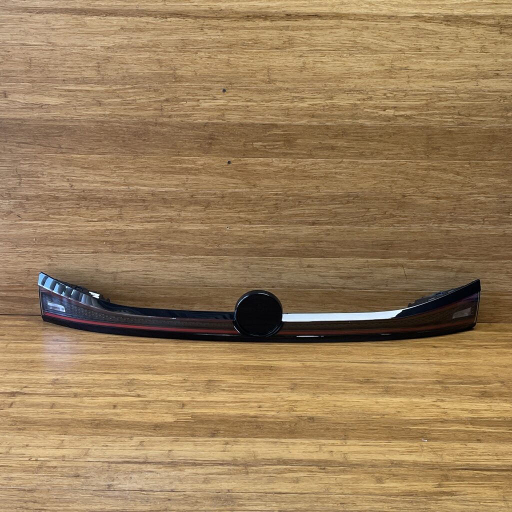 2021-2022 Volkswagen ID4 LED Tail Light Assembly Rear Center Side OEM *NOTE*