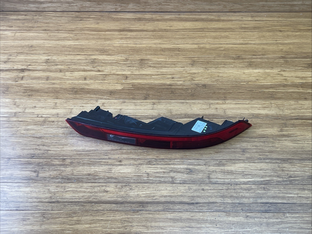 2021-2025 Audi Q5 SQ5 Bumper Tail Light Lamp Rear Right Lower Side OEM *NOTE*