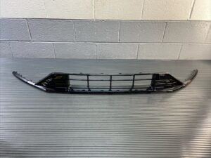 2023-2025 Volvo S60 Front Bumper Lower Grille 32404374 OEM *NOTE*