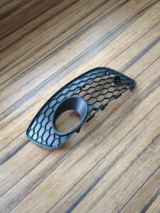 2006-2009 VW Volkswagen GTI Rabbit R32 End Plate Grille Finish 1K0854662F OEM