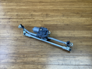 2009-2017 Audi Q5 8R Front Windshield Wiper Transmission Motor Assembly OEM