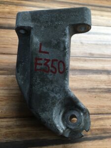 2011-2013 Mercedes E 350 CDI BlueTEC W212 Engine  Bracket Left A6422235404 OEM