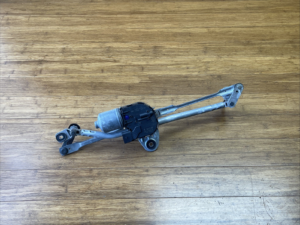 2015-2018 Audi Q3 8U Windshield Wiper Transmission Linkage W/ Motor OEM