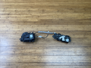 2016-2022 BMW X1 F48 Trunk Tailgate Lid Lock Actuator w/ Motor Rear 7357112 OEM