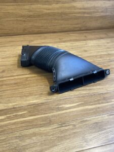 2017-2024 Maserati Levante air Cleaner Filter Box Intake  Right 670031925 OEM