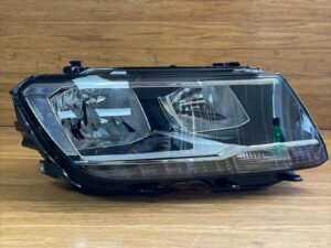 2018-2021 Volkswagen Tiguan Right Halogen Headlight Lamp OEM *NOTE