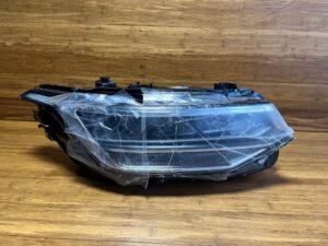 2022-2024 Volkswagen Tiguan Front Right Headlamp Assembly Headlight OEM *NOTE*