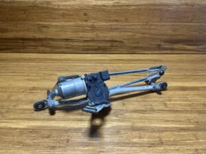 2023-2026 BMW X1 U11 Windshield Wiper Transmission Linkage w/Motor 9478831 OEM