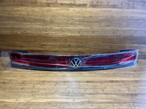 2024-2026 Volkswagen Atlas CA1 Center Taillight Lamp W/ Illum Logo OEM