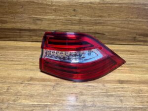 2006-2019 Mercedes ML63 AMG W166 Rear Right Outer Side Tail Light 1669063401 OEM