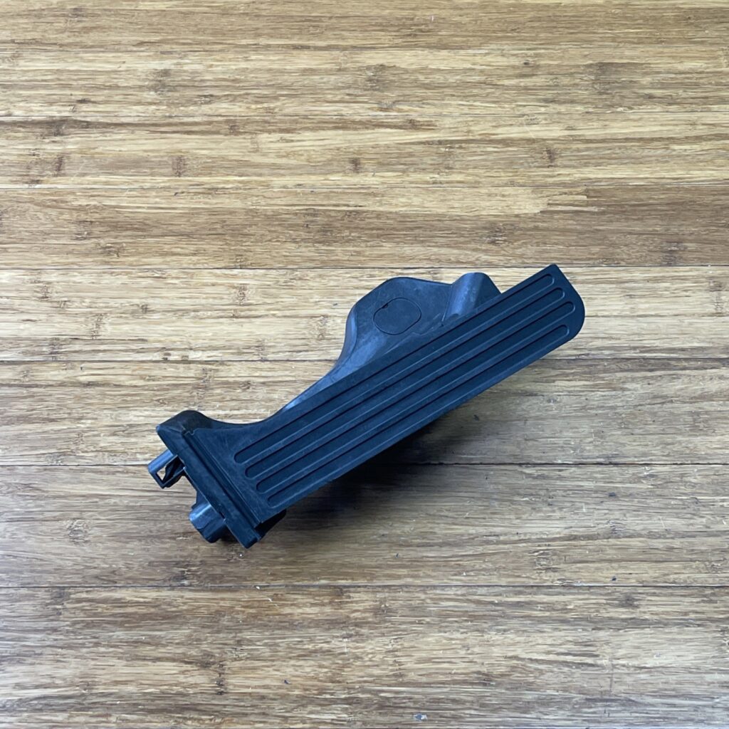 2009-2018 Audi Q3 8U 2.0L Gas Pedal Accelerator Throttle Sensor OEM *NOTE*