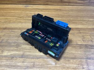 2010-2016 BMW 528i 535i Power Distribution Fuse Relay Box W/ Control Module OEM