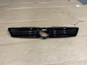 2011-2014 Volkswagen Jetta Grille Grill Front Bumper Mesh OEM *NOTE