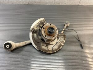 2014-2016 BMW M235i F23 RWD Front Left Spindle Knuckle Hub OEM