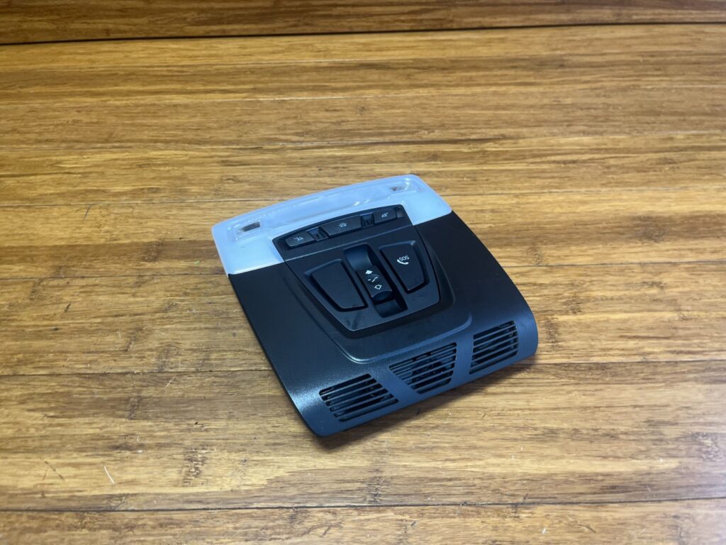 2014-2019 BMW X5 F15 Overhead Console Dome Light Black Sunroof Switch OEM
