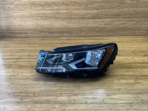 2016-2019 Volkswagen Passat Halogen Headlight Lamp Assembly Front Left OEM *NOTE