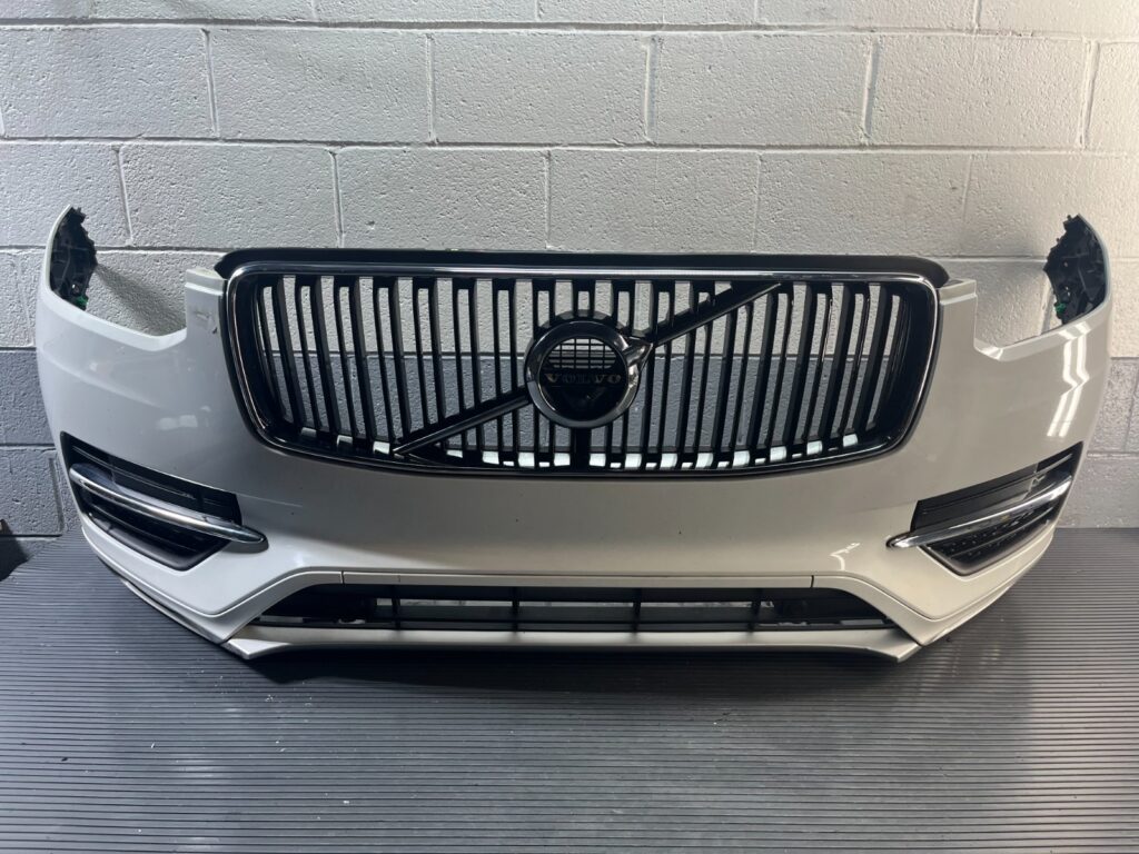 2016-2019 Volvo XC90 II T5 Bumper W/ Grille Assembly Front White 614 OEM *NOTE*