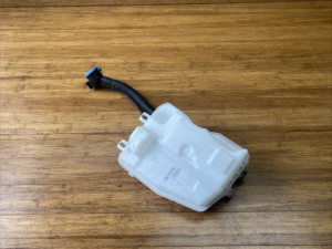2016-2023 BMW X1 F48 2.0L AWD Windshield Washer Reservoir Tank Unit OEM