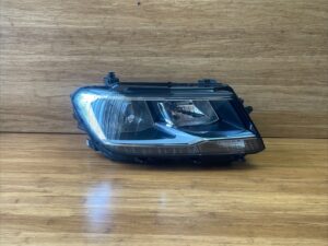 2018-2021 Volkswagen Tiguan Front Right Headlight Lamp Assembly OEM *NOTE*