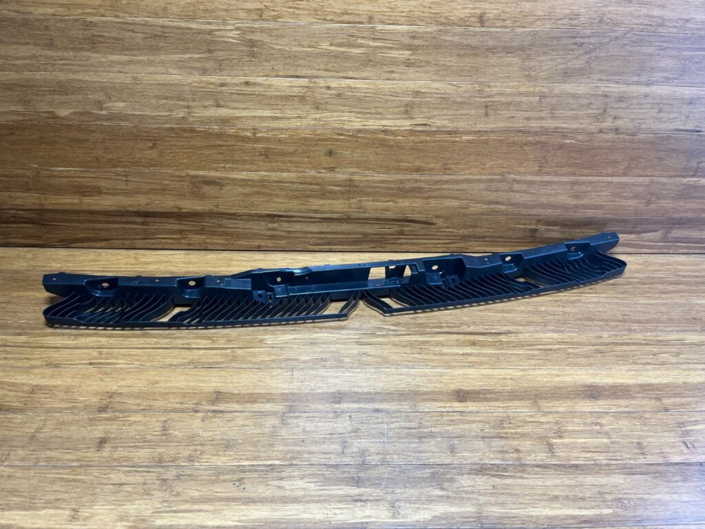 2018-2024 Volkswagen Tiguan AD1 Bumper Mount Bracket Support Rear Side OEM NOTE