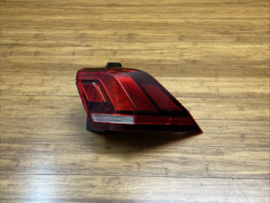 2018-2024 Volkswagen Tiguan Right Outer Taillight Lamp 5NN945096A OEM *NOTE*