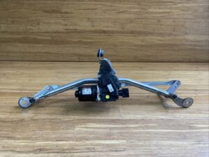 2019-2024 BMW X7 G07 Front Windshield Wiper Motor Linkage Assembly OEM