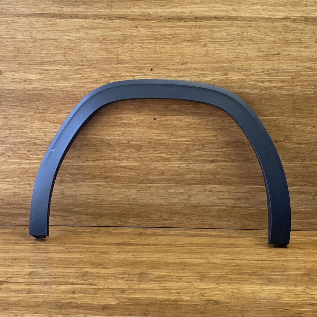 2020-2025 Volkswagen Atlas Wheel Arch Molding Trim Rear Right OEM *NOTE*