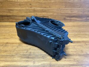 2011-2018 Porsche Cayenne 92A 3.6L Engine Air Cleaner Box Side OEM *NOTE*