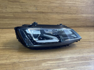 2013-2016 Volkswagen Jetta Headlight Front Right Passenger Side Xenon OEM