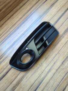 2013-2017 Audi Q5 8R Left Foglight Grille Cover Trim 8R0807681M OEM *NOTE*