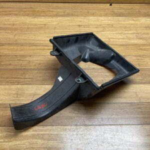 2014-2024 Maserati Ghibli 3.0L Right Intercooler Shroud Cover 670004139 OEM