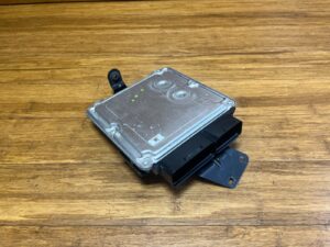 2015-2018 Porsche Cayenne 92A Engine ECU Computer Control Module w / Bracket OEM