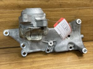 2015-2018 Porsche Macan 3.0L Left Engine Motor Mount Bracket OEM 94610202530