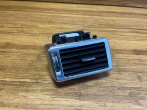 2015-2019 Land Rover Discovery Sport L550 Front Left Dash Air Vent OEM