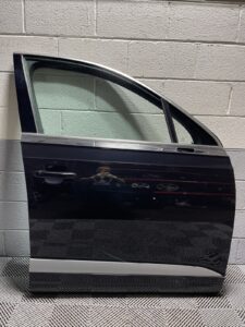 2017-2019 Audi Q7 4M SUV Front Right Side Door Shell Panel Black OEM *NOTE*
