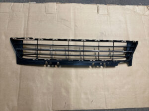2017-2019 Volkswagen Beetle Center Bumper Grille Mesh OEM 5C5853677M *NOTE